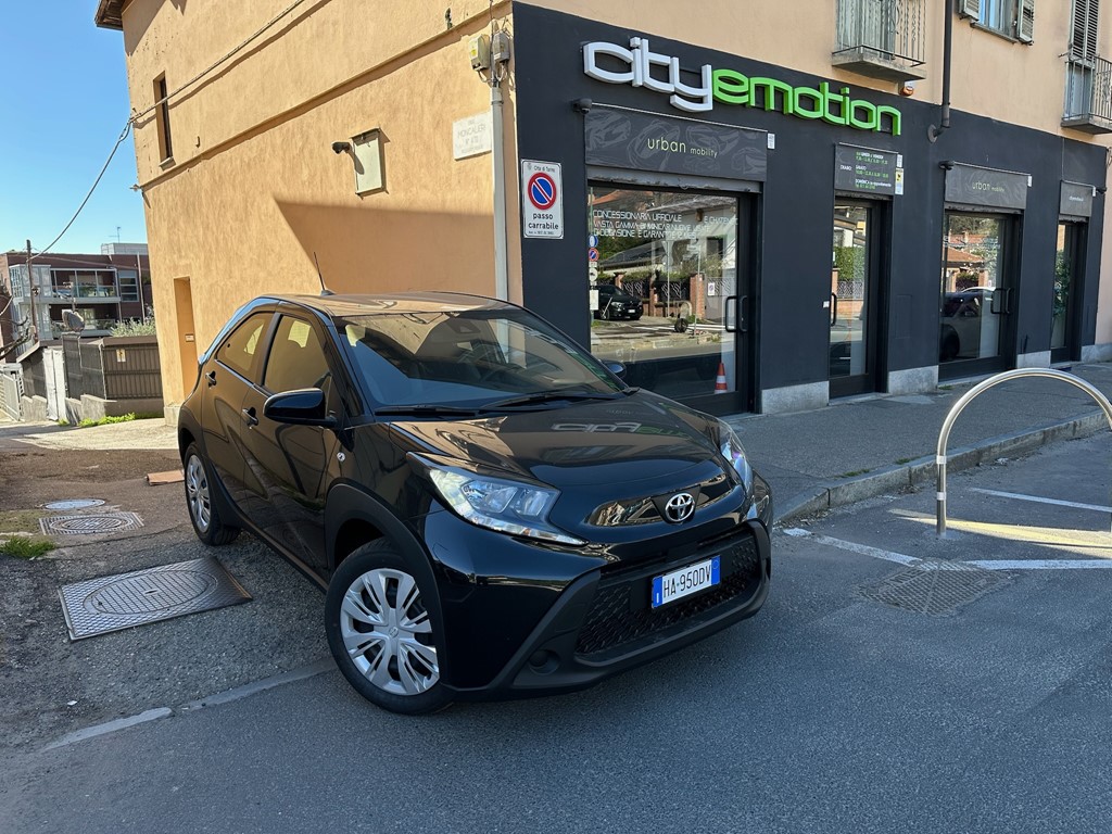Toyota Aygo X nero metallizato - auto km0