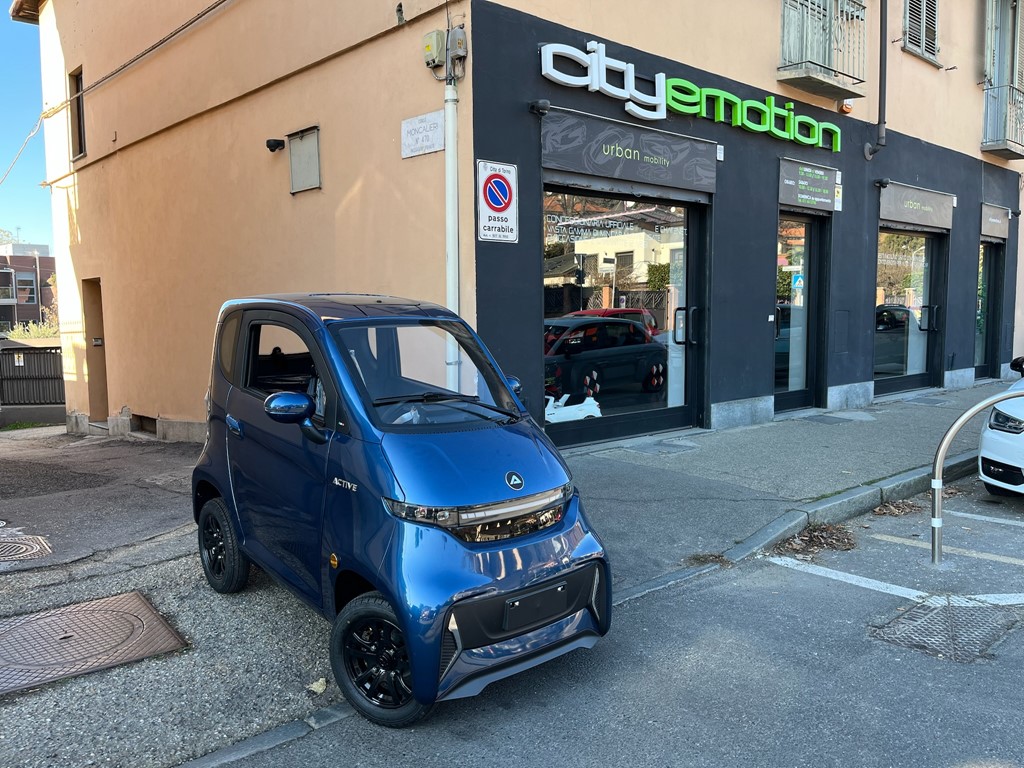 Active Cabinato blu metallizato - microcar nuovo